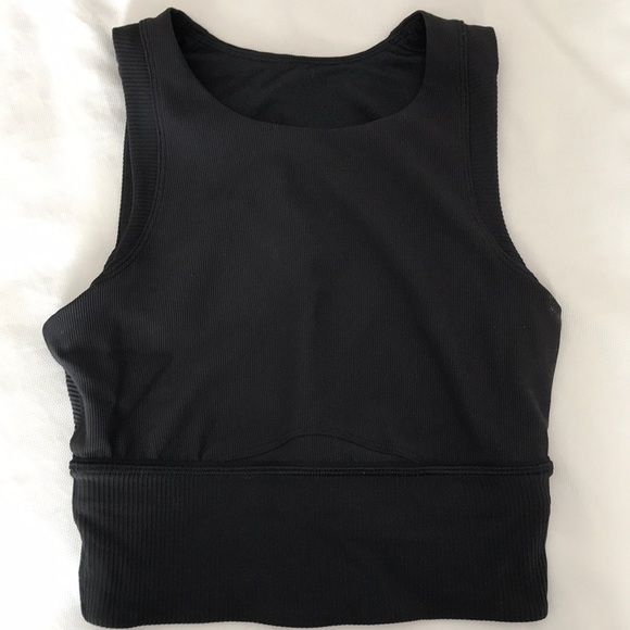 Lululemon “kick swerve” bra top